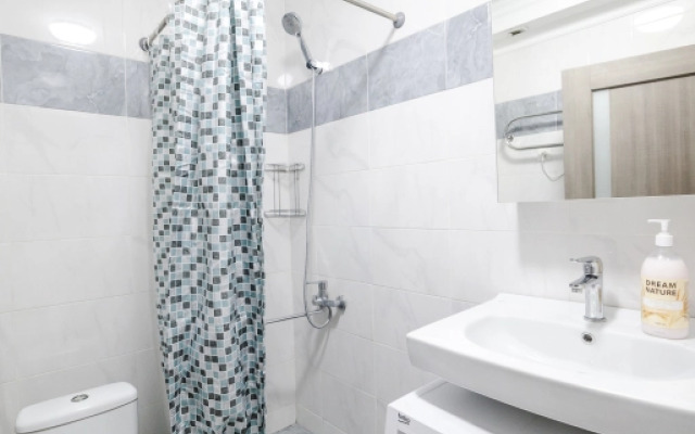 Apatrkhaus 3 na Initsiativnoy Apartment