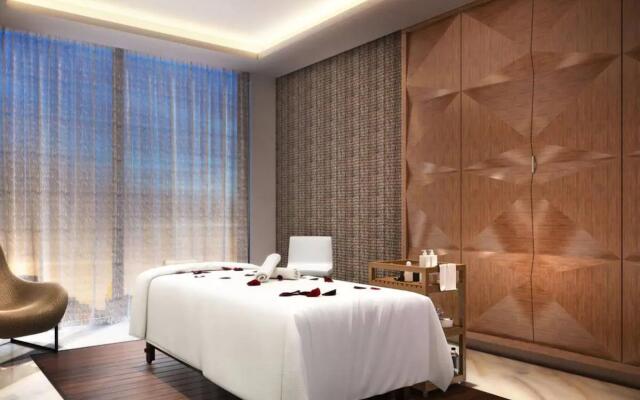 Holiday Inn Dubai al-Maktoum Airport, an IHG Hotel
