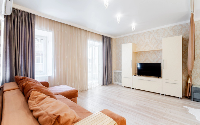 Sovremennaya, Prostornaya S Konditsionerom Flat
