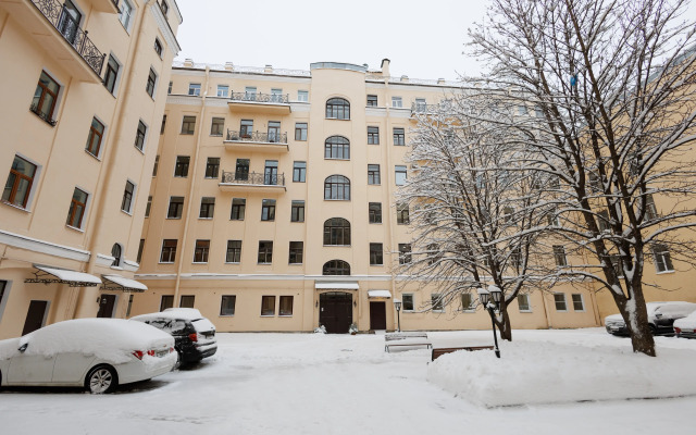 co vtorym etazhom u Strelki Vasil'evskogo Flat