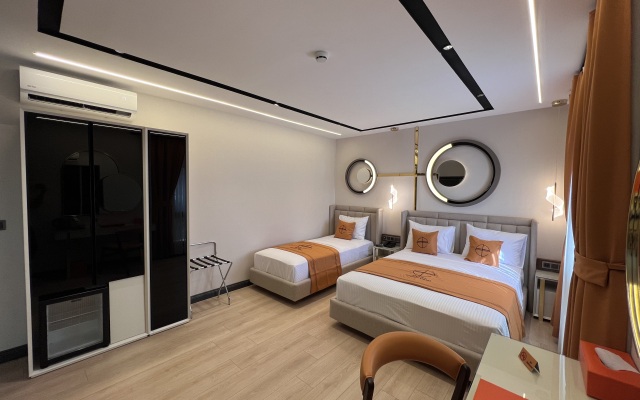 Hotel Elysian Airport