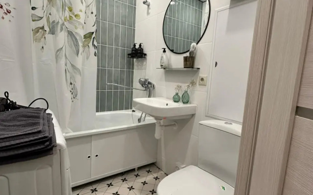 Dve Krovati I Divan Na Tsentralnom Rynke Flat