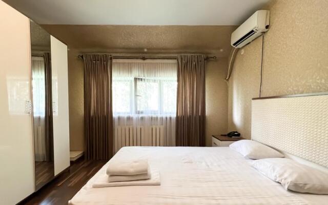 Gold Hotel