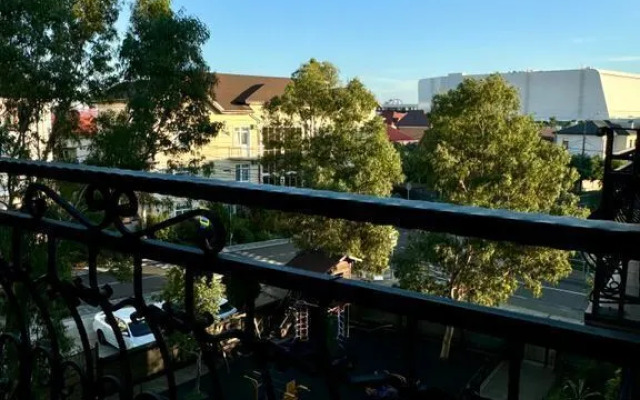 Na Pereletnoy 22 Flat