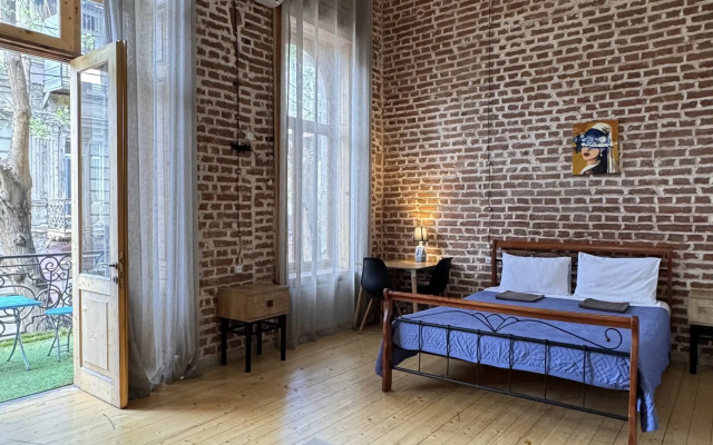 Sunny Apartment, Apartments