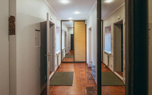 V Tsentre Goroda S Zelenym Sadom Private house