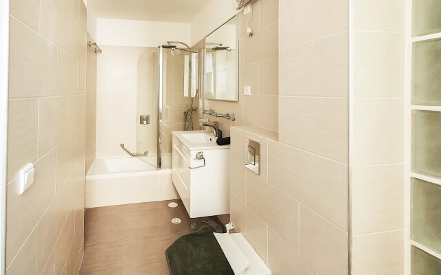 Charming 3 Bdr Sea View Bat Yam #B5 Apartments