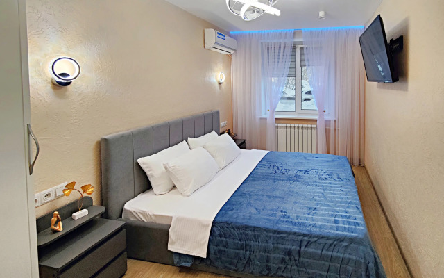Dizaynerskie Tryokhkomnatnye Apartments