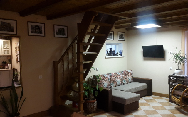 Listya Travyi Guest House