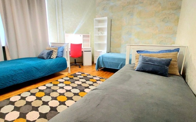 Семейные апартаменты в центре рядом с метро и набережной озера Кабан