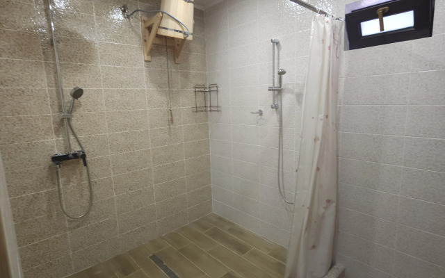 Shossejnaya 10 Guest House