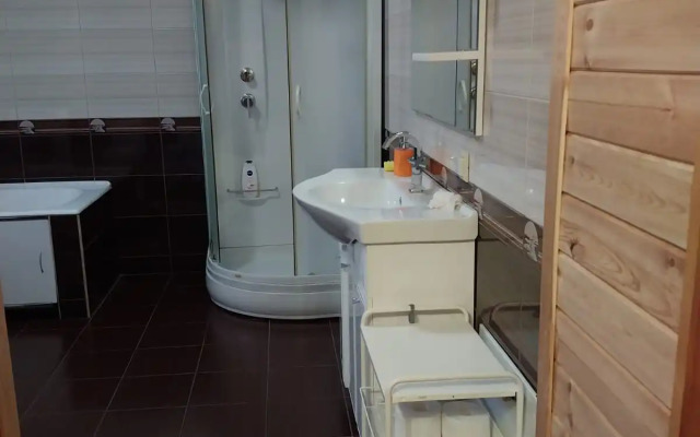 Частный дом Уница 300кв.м на первой линии озера Селигере