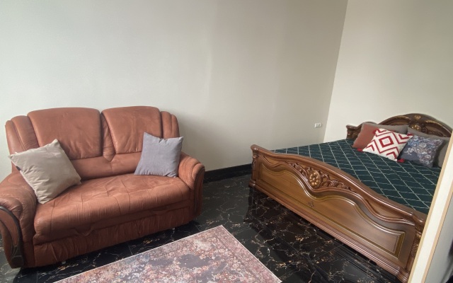 Studiya na Sverdlova Flat