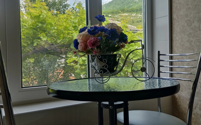 Na Prospekte Kirova 13 Flat