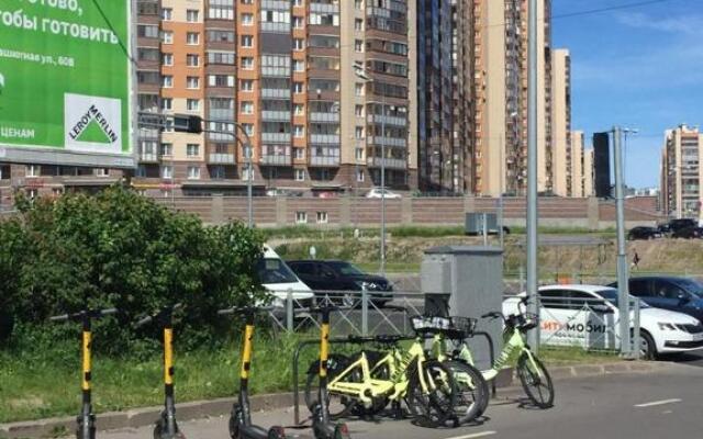 Na Komendantskom Prospekte 51 Flat