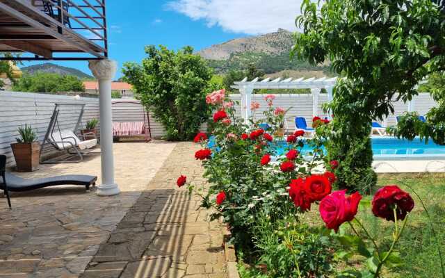 Sunny Holiday Private House