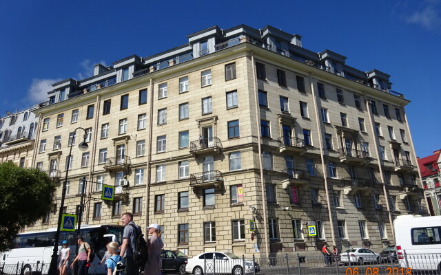 Belyij Begemot U Petropavlovki Apartments