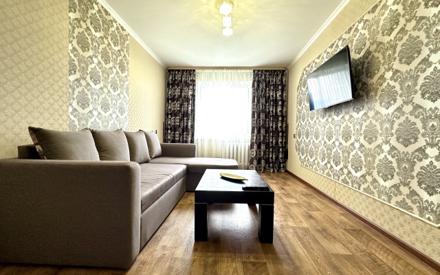 naprotiv TTS Zhemchuzhina Sibiri Apartments