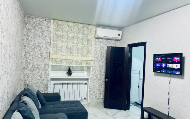 V Tsentre Saratova Flat