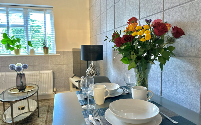 Damos Living - Superb Business En-Suite Studio Apartments