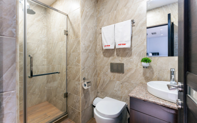 KeyGo #0099, 1 Bedroom, Balcony, Near National Gallery Apartments