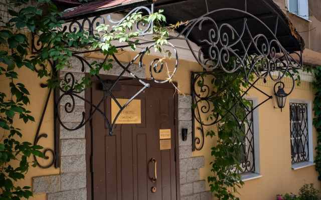 Trezini Art Hotel