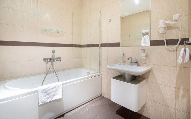 Rockmond 64 Junior Suite 6