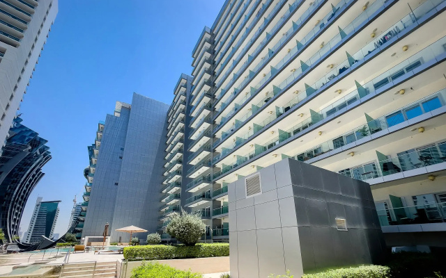 Stylish Studio at Damac Majestine with City View Apartments