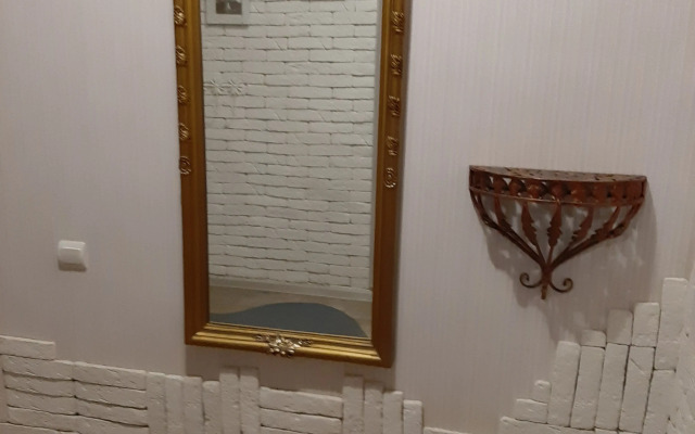 Trekhkomnatnaya Kvartira V Tsentre Na Poptsova