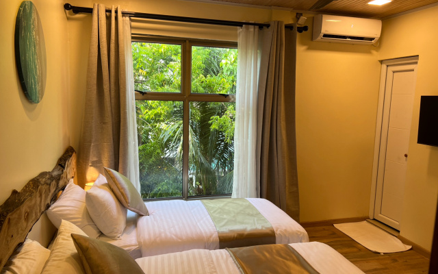 Отель Holiday Home Dhiffushi