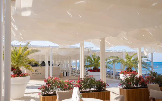 Radisson Collection Paradiz SPA, Soci