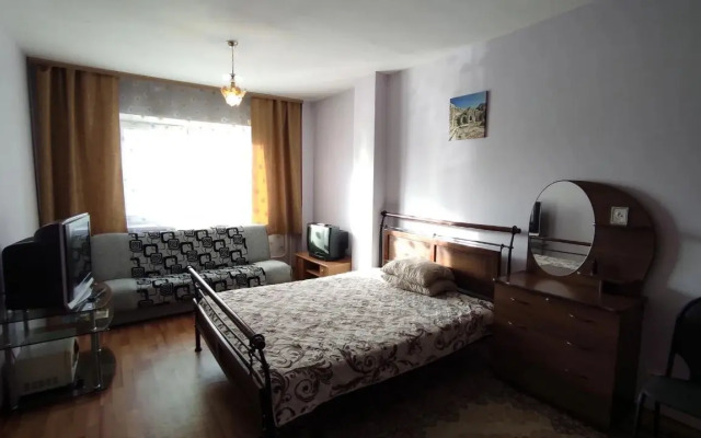 Posutochno Dvukh Komnatnaya Ryadom S Trts Planeta Flat