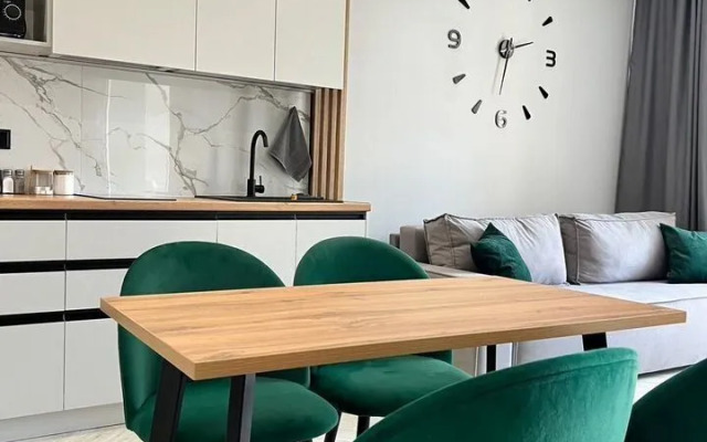 Апартаменты на Набережной 75к5 (102.5)