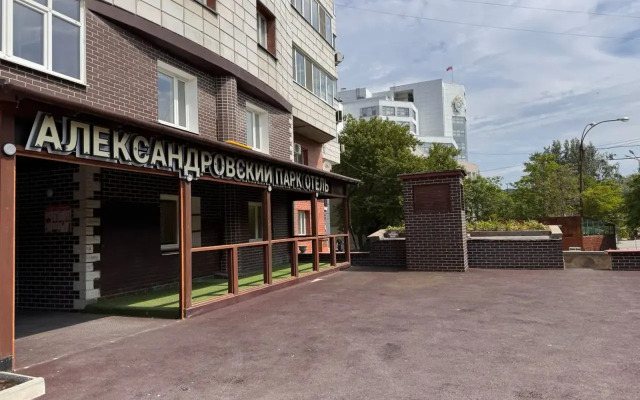 Отель Александровский парк-отель