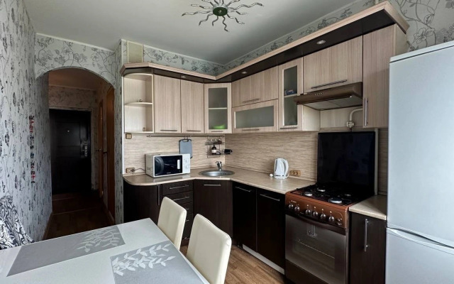Na Ulitse Bratyev Zhabrovykh  3 Flat