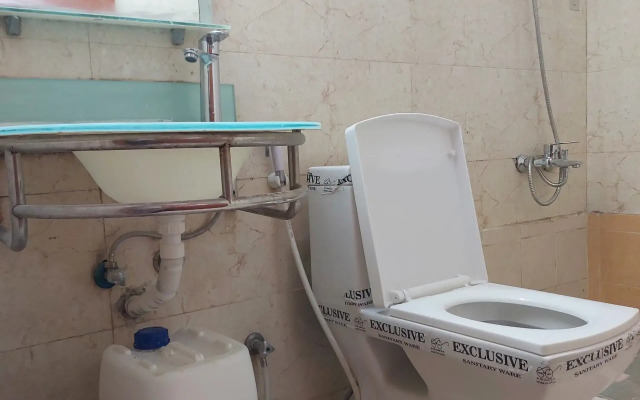 Benitah Capsule Family Rooms and Partitions Hostel