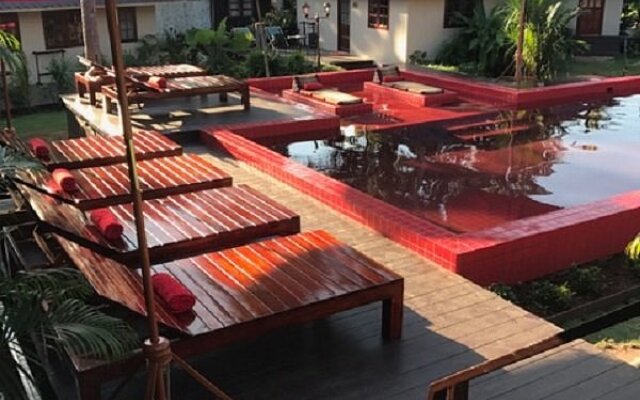 Red Moon Hideaway Hotel