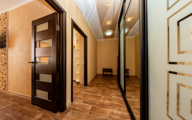 u Plyazha Park Pobedy na 4 Gostey s Vidom Na More Flat