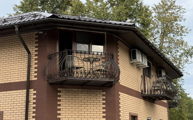 Апартаменты студия 14 Дворик Друзей