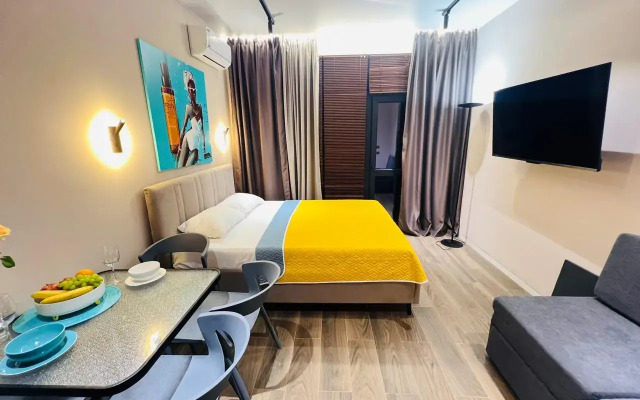 Dizaynerskie S Basseynom Apartments
