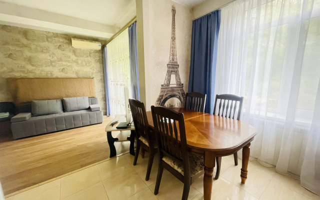 2-Kh Komnatnaya V Tsentralnom Rayone Sochi Flat