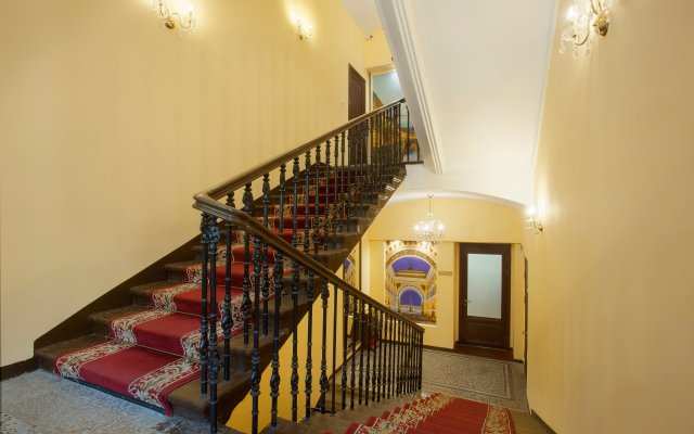 Dom u Ermitazha Apartments