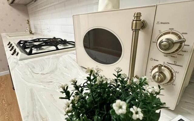 Na Chkalova 37 S Vidom Na Gory Apartment
