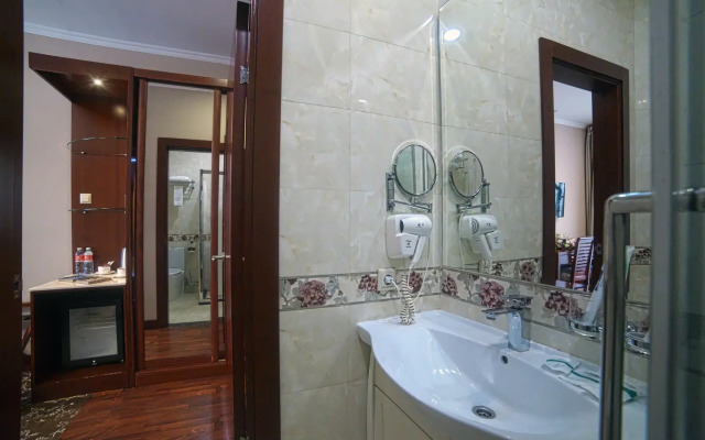 Grand Voyage Hotel