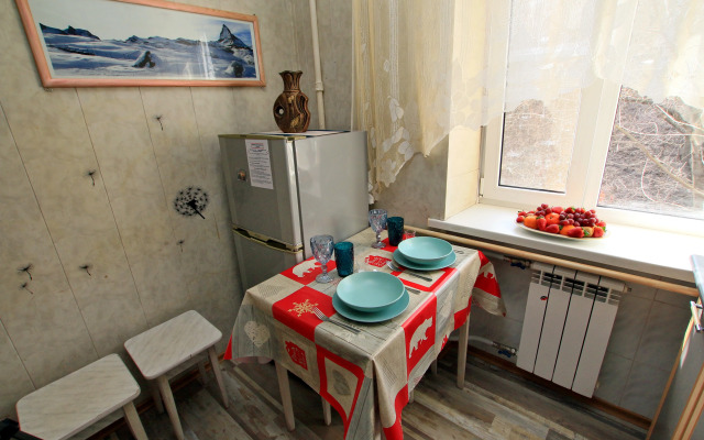 Na Pushkinskoy naberezhnoy Flat