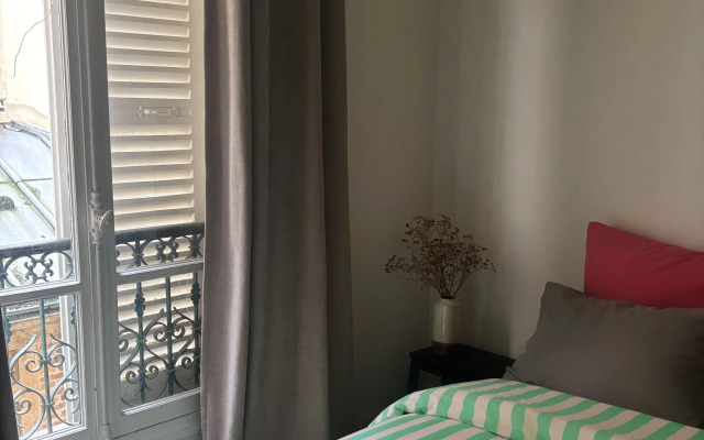 Uyutniye v Samom Tsentre Parizha Apartments