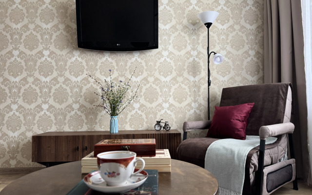 Semeynaya Retro s Vidom na Les Flat