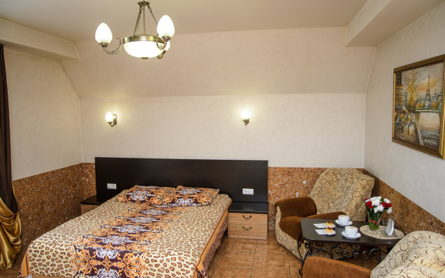 Tolstogo City Hotel