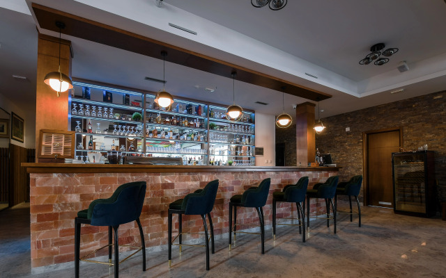 Отель Alexander Resort