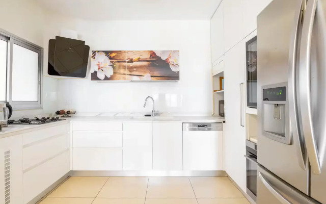 GW002 Gugel Waves Amazing Seaview & Garden Family Apartments Flat
